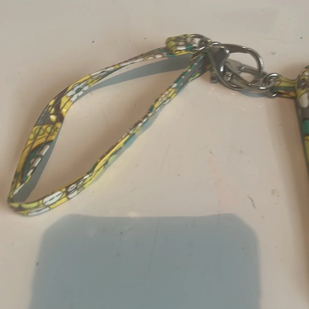 Vera Bradley Lemon parfait cell phone wristlet Retired nwots vinyl all weather